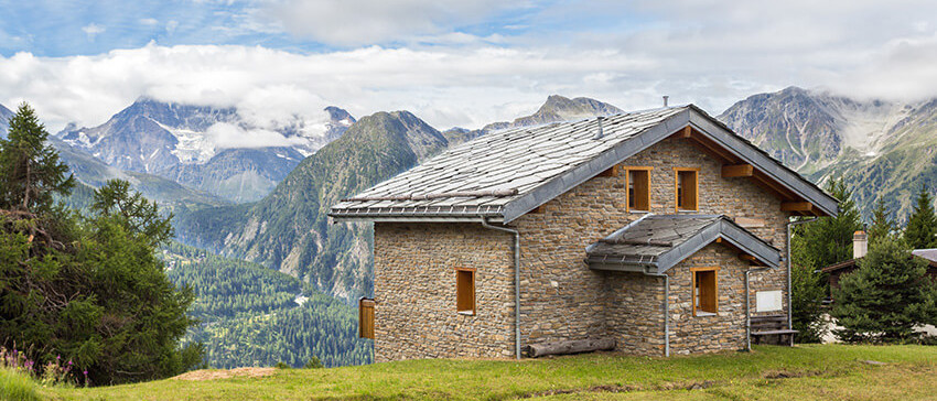 Steinhaus in den Bergen