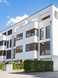 Siedlung mit neugebauten Mehrfamilienhäusern