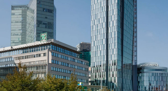 Verglastes Bürogebäude 