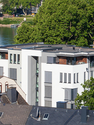 Mehrfamilienhaus in einem Vorort