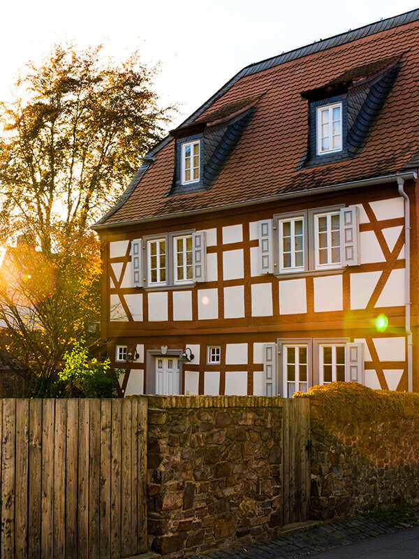 Altbau bei Sonnenschein