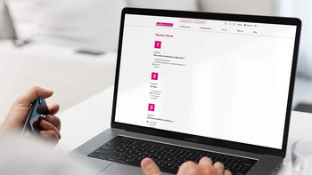 Online Karriere-Check auf dem Computer ausfüllen